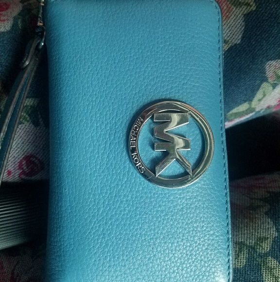 Michael Kors Handbags - Michael kors wallet